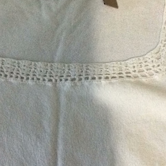 I.e. woman sleeveless blouse in cream size 2X. B5 - Picture 6 of 6